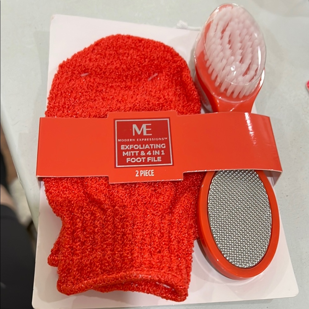 Modern Expressions Exfoliating Mitt and Foot File Set - Red